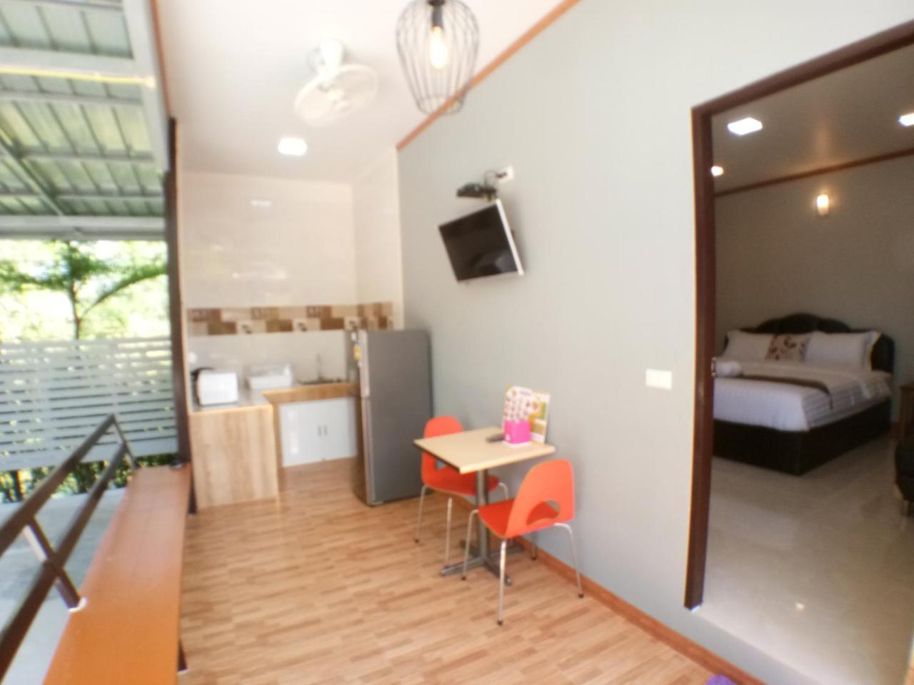 Hi Tech Resort Kabin Buri Pokoj fotografie