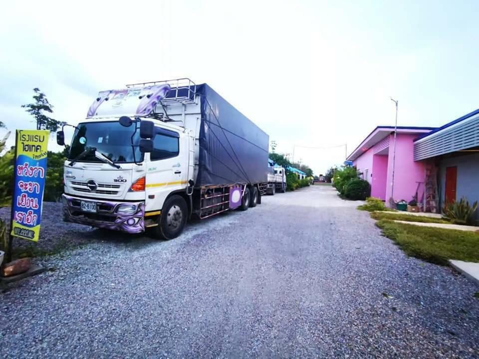 Hi Tech Resort Kabin Buri Exteriér fotografie